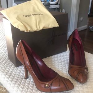 Louis Vuitton leather pumps